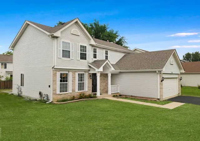 Photo 3 of Single family home for sale at 674 Maple Dr, Streamwood, IL 60107 | MLS# 12703225 | Listing updated on 2026-09-30
