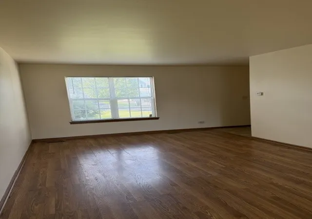 2nd image of 1260 Trinity Dr, Carol Stream, IL 60188 | MLS# 12703232