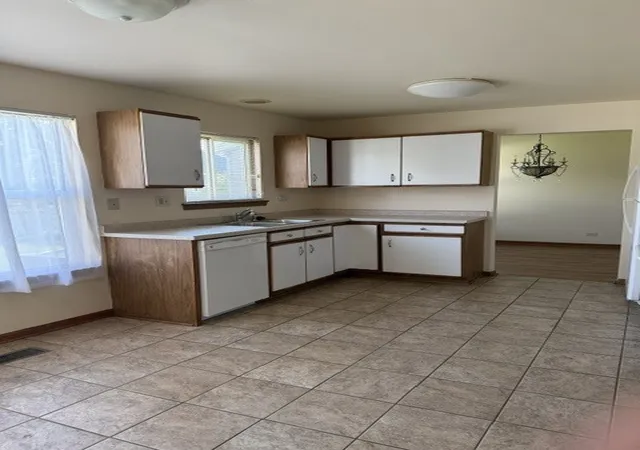 5th image of 1260 Trinity Dr, Carol Stream, IL 60188 | MLS# 12703232