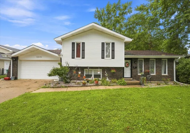 Photo 1 of Single family home for sale at 1215 Devonshire Dr, Joliet, IL 60435 | MLS# 12703233 | Listing updated on 2026-09-06