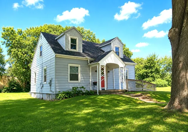 2nd image of 1402 W 3rd St, Sterling, IL 61081 | MLS# 12703241