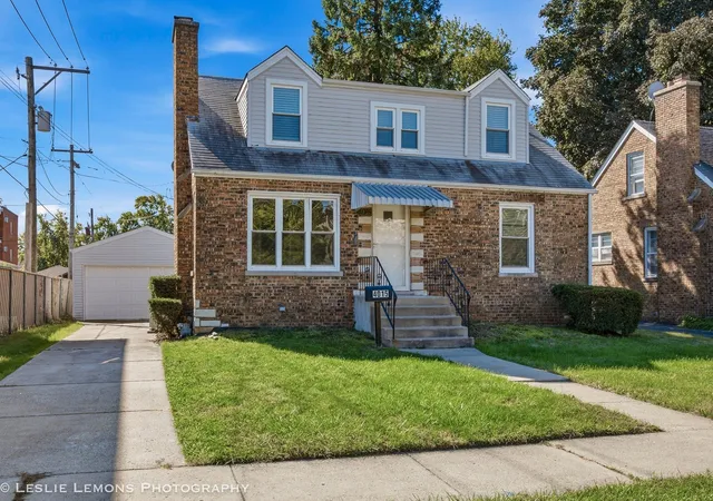 Photo 2 of Single family home for sale at 4015 W 105th Street, Oak Lawn, IL 60453 | MLS# 12703259 | Listing updated on 2026-10-07