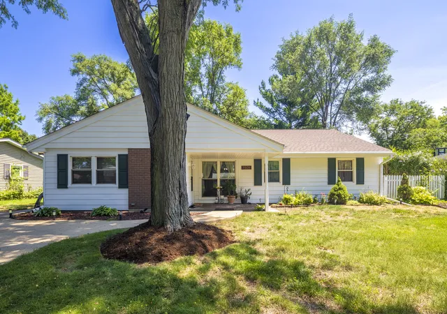 Photo 2 of Single family home for sale at 7601 Adams St, Darien, IL 60561 | MLS# 12703269 | Listing updated on 2026-09-17