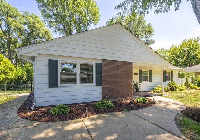 Photo 3 of Single family home for sale at 7601 Adams St, Darien, IL 60561 | MLS# 12703269 | Listing updated on 2026-09-17