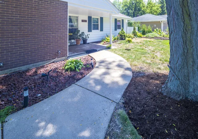 Photo 4 of Single family home for sale at 7601 Adams St, Darien, IL 60561 | MLS# 12703269 | Listing updated on 2026-09-17