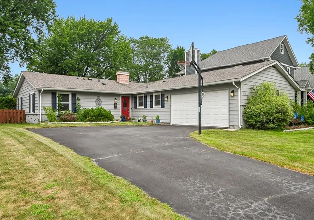 1st image of 1810 N Ridge Ave, Arlington Heights, IL 60004 | MLS# 12703312