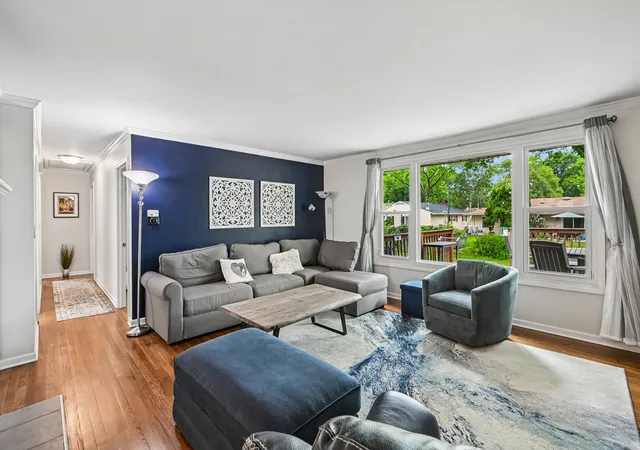 2nd image of 1810 N Ridge Ave, Arlington Heights, IL 60004 | MLS# 12703312