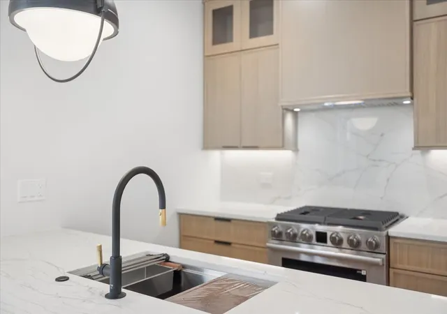 2nd image of 3739 N Clifton Ave #2, Chicago, IL 60613 | MLS# 12703322