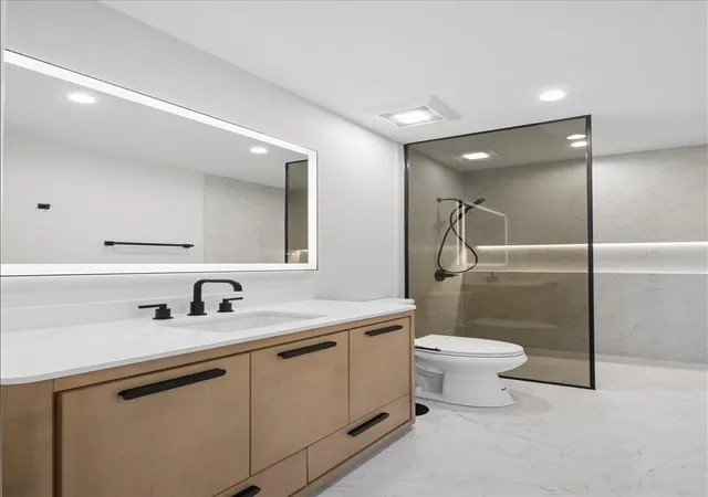 2nd image of 3739 N Clifton Ave, Chicago, IL 60613