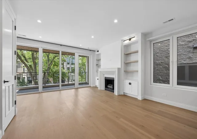 Photo 4 of Condo for sale at 3739 N Clifton Ave #2, Chicago, IL 60613 | MLS# 12703322 | Listing updated on 2026-09-19