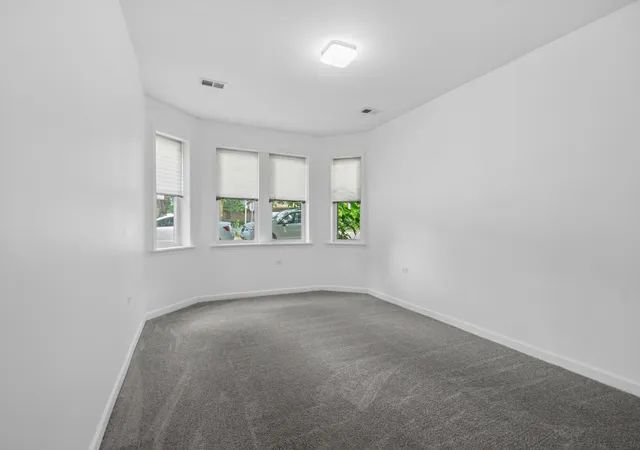 Listing Photo 4 - Condo for sale at Wilson Manor, Unit G 2917 W Leland Ave, Wilson Manor, Chicago, IL 60625 | Built Year: 1930-1930