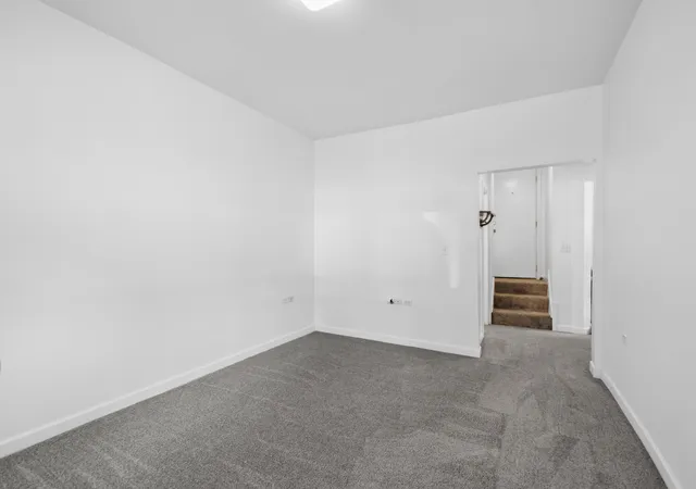 Listing Photo 5 - Condo for sale at Wilson Manor, Unit G 2917 W Leland Ave, Wilson Manor, Chicago, IL 60625 | Built Year: 1930-1930