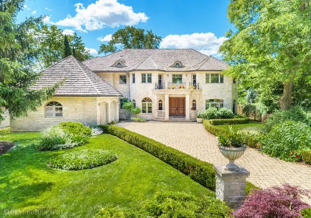 Homes for sale in Glenview, IL | 1009 Kings Ln, Glenview, IL 60025 | MLS# 12703357