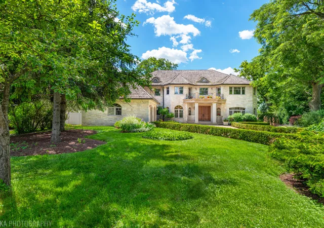 Homes for sale in Glenview, IL | 1009 Kings Ln, Glenview, IL 60025 | MLS# 12703357