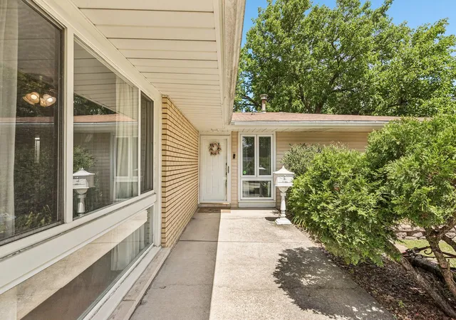 Photo 2 of Single family home for sale at 5460 Adeline Pl, Oak Forest, IL 60452 | MLS# 12703376 | Listing updated on 2026-08-25