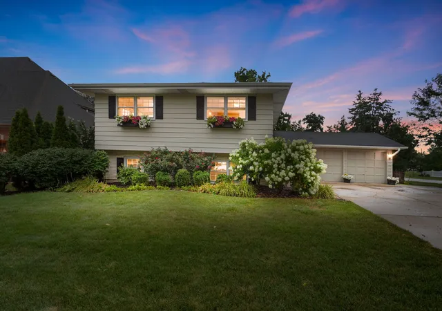 Photo 1 of Single family home for sale at 600 Sherman St, Downers Grove, IL 60515 | MLS# 12703405 | Listing updated on 2026-09-17