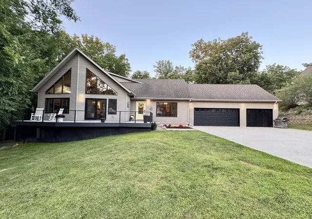 Homes for sale in Dixon, IL | 134 Fieldstone Ln, Dixon, IL 61021 | MLS# 12703407