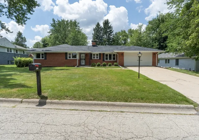 Homes for sale in Rockford, IL | 5715 Knollwood Rd, Rockford, IL 61107 | MLS# 12703427