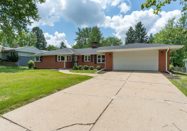 Homes for sale in Rockford, IL | 5715 Knollwood Rd, Rockford, IL 61107 | MLS# 12703427