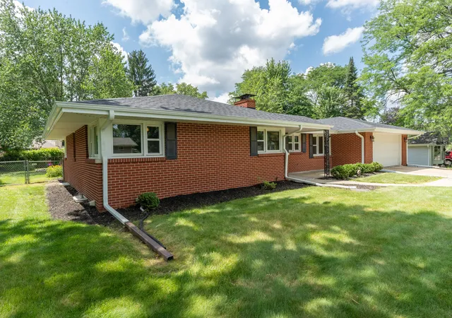 Homes for sale in Rockford, IL | 5715 Knollwood Rd, Rockford, IL 61107 | MLS# 12703427
