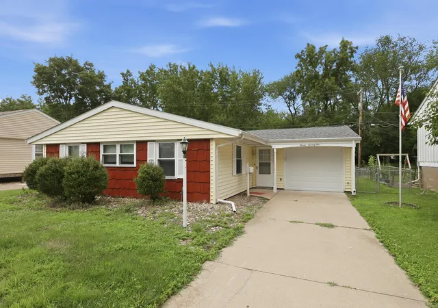 Homes for sale in East Moline, IL | 1174 46th Ave, East Moline, IL 61244 | MLS# 12703492