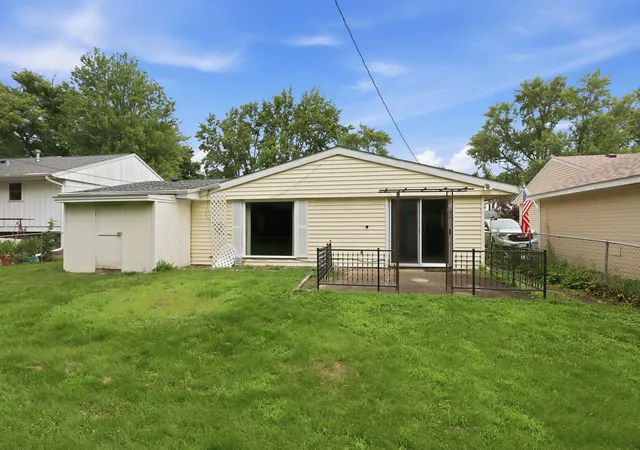 Homes for sale in East Moline, IL | 1174 46th Ave, East Moline, IL 61244 | MLS# 12703492
