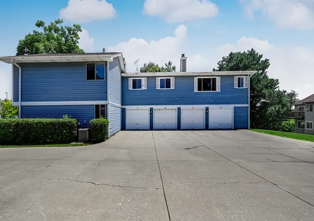 3rd image of 2401 Brunswick Cir #C, Woodridge, IL 60517 | MLS# 12703494
