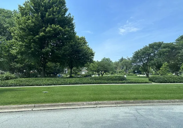 2nd image of 2612 Central Dr, Flossmoor, IL 60422