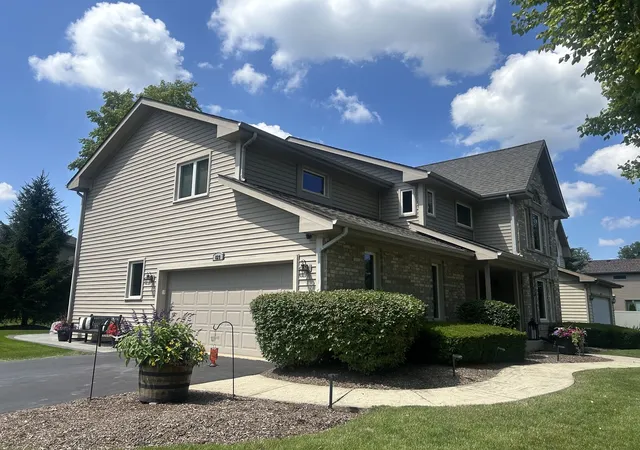 2nd image of 829 Kent Cir, Bartlett, IL 60103 | MLS# 12703549