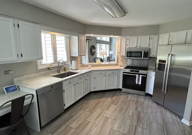 4th image of 829 Kent Cir, Bartlett, IL 60103 | MLS# 12703549