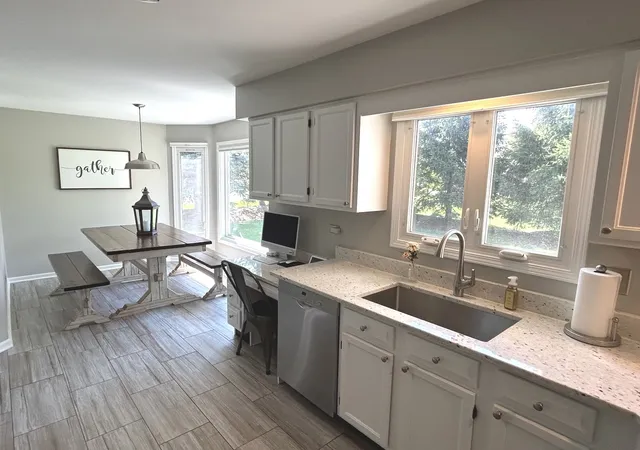 5th image of 829 Kent Cir, Bartlett, IL 60103 | MLS# 12703549