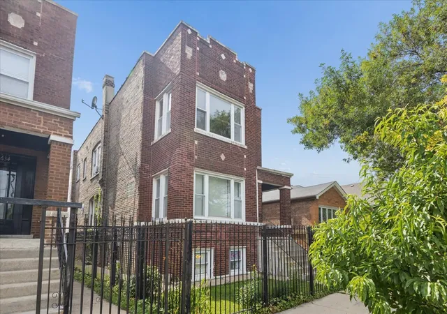 2nd image of 4630 S Sawyer Ave, Chicago, IL 60632 | MLS# 12703560