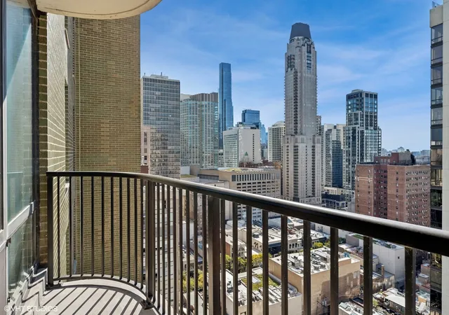 2nd image of 1040 N Lake Shore Dr, Chicago, IL 60611