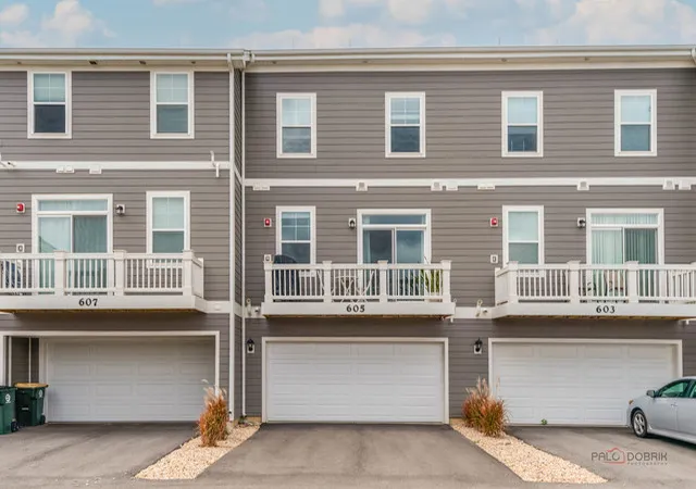 Photo 17 of Townhouse for sale at 605 Acadia Ave, Mundelein, IL 60060 | MLS# 12703568 | Listing updated on 2026-08-19