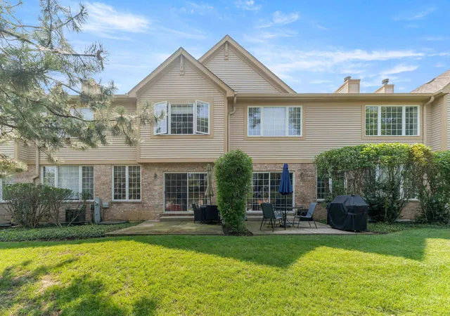 Photo 2 of Townhouse for sale at 1504 Spyglass Cir, Palos Heights, IL 60463 | MLS# 12703588 | Listing updated on 2026-09-21