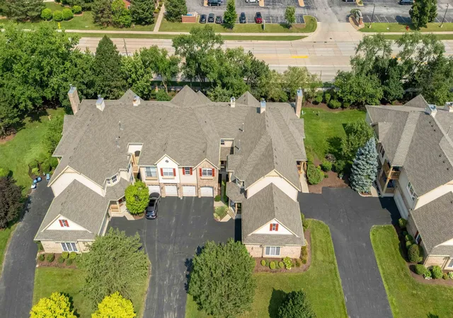 Photo 3 of Townhouse for sale at 1504 Spyglass Cir, Palos Heights, IL 60463 | MLS# 12703588 | Listing updated on 2026-09-21