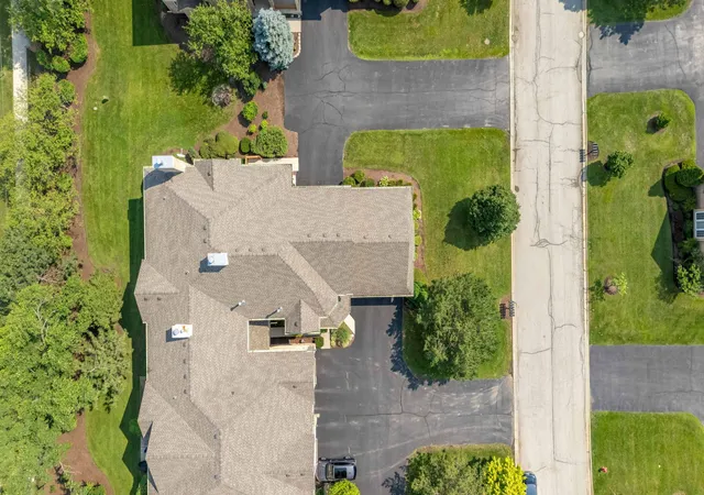 Photo 4 of Townhouse for sale at 1504 Spyglass Cir, Palos Heights, IL 60463 | MLS# 12703588 | Listing updated on 2026-09-21