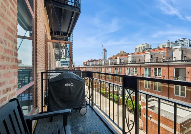 Homes for sale in Chicago, IL | 360 W Illinois St #312, Chicago, IL 60654 | MLS# 12703603