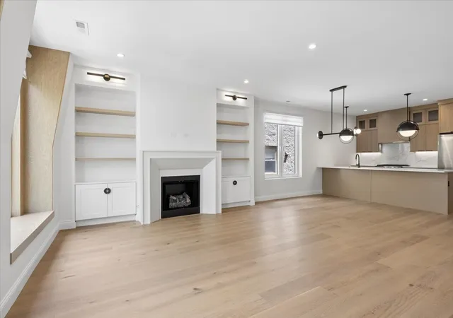 Photo 4 of Townhouse for sale at 3739 N Clifton Ave #3, Chicago, IL 60613 | MLS# 12703662 | Listing updated on 2026-10-07