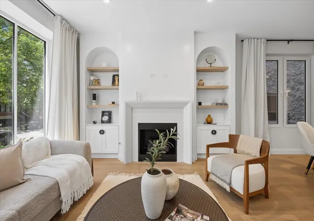 Listing Photo 4 - Condo for sale in building located at 3739 N Clifton Ave, Chicago, IL 60613