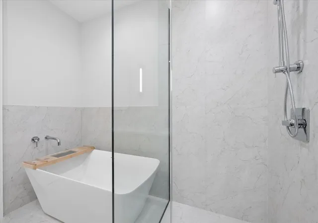 2nd image of 3739 N Clifton Ave, Chicago, IL 60613