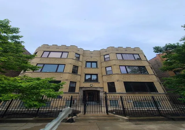 1st image of 1748 E 73rd Pl #2E, Chicago, IL 60649 | MLS# 12703718