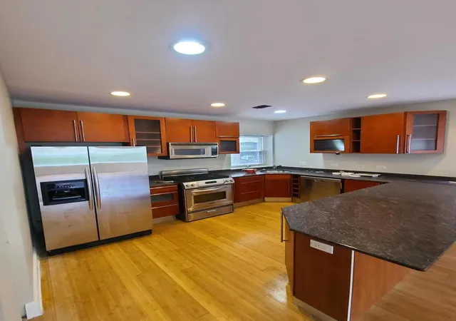 3rd image of 1748 E 73Rd Pl, Chicago, IL 60649