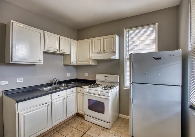 Listing Photo 5 - Condo for sale in building located at 4017 W Van Buren St, Chicago, IL 60624