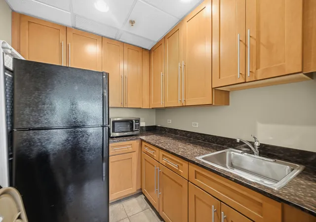 2nd image of 6420 Double Eagle Dr, Woodridge, IL 60517
