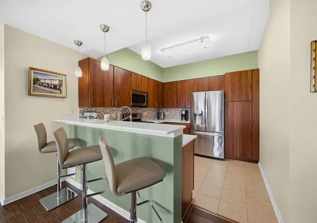 3rd image of 6420 Double Eagle Dr, Woodridge, IL 60517