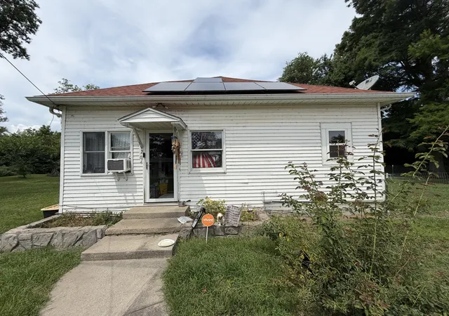 Homes for sale in Sandoval, IL | 112 S Marion St, Sandoval, IL 62882 | MLS# 12703744