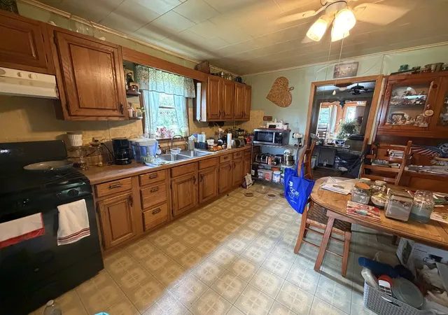 Homes for sale in Sandoval, IL | 112 S Marion St, Sandoval, IL 62882 | MLS# 12703744