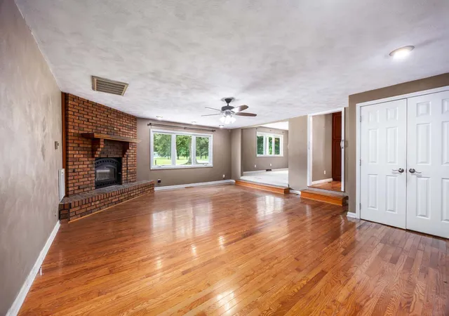 Photo 4 of Single family home for sale at 4022 Landmark Rd, Iuka, IL 62849 | MLS# 12703820 | Listing updated on 2026-09-02