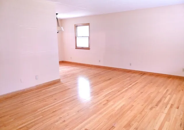 5th image of 2021 Leness Ln, Crest Hill, IL 60403 | MLS# 12703836